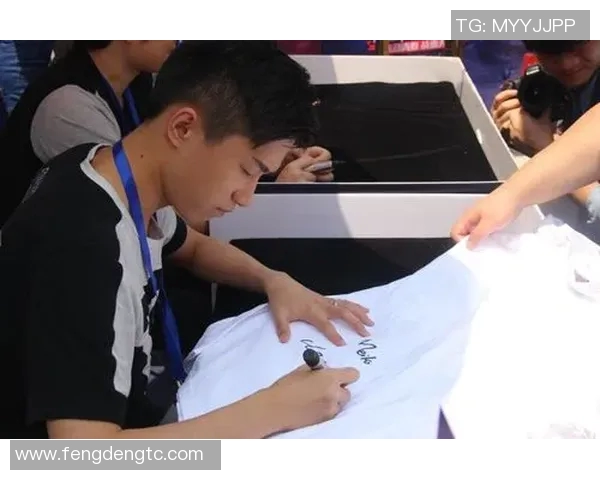 高校联赛中EDG团队配合表现分析与战术探讨